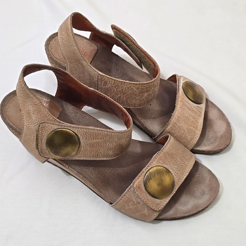 Taos Taupe Leather Comfortable‎ Wedges 8.5 (39)
